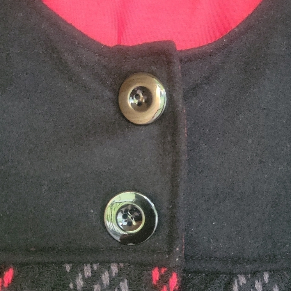 Badgley Mischka Gray, Black, and Red Plaid Short Sleeve Coat - Picture 4 of 6